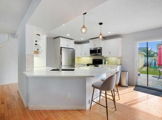 5532 Forand St SW, Calgary, AB T3E7S6