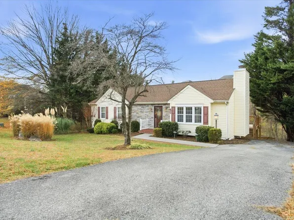 1653 Millwood Dr, Salem, VA 24153