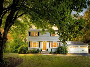 13 Norma Rd, Bedford, MA 01730