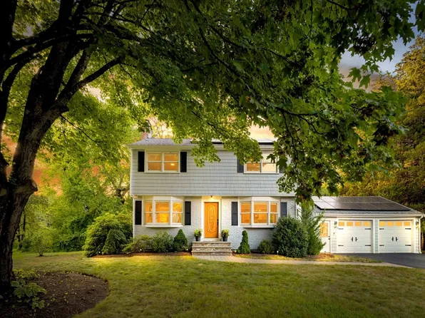 13 Norma Rd, Bedford, MA 01730