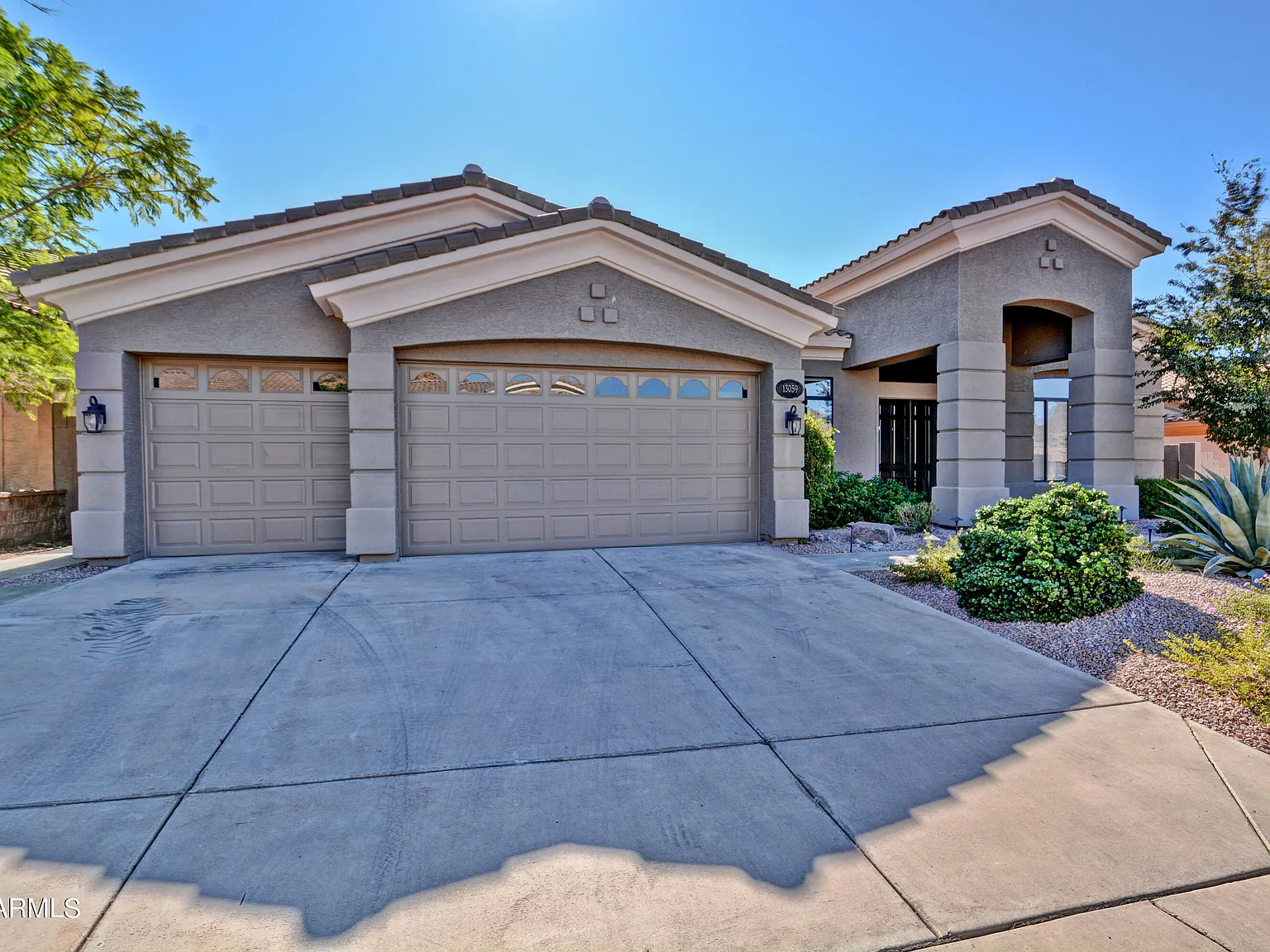 4 bed, 2.5 bath, 2786 sqft, $6,000 — Photo 1