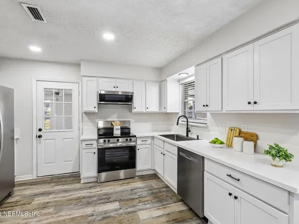 3172 GREEN ARBOR Place, Jacksonville, FL 32277