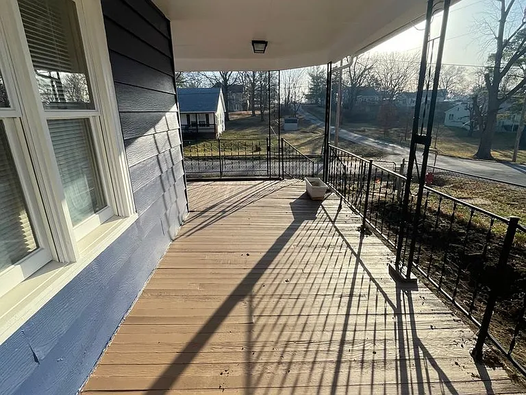 400 White St — Photo 3