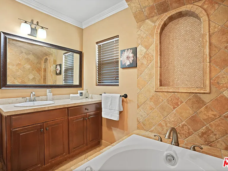 5539 Buffalo Ave — Photo 19