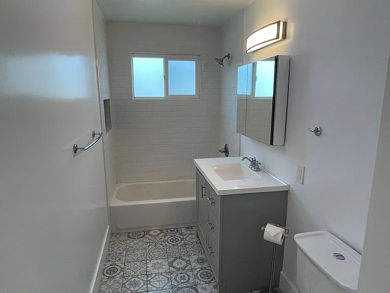 203 1/2 S Bushnell Ave — Photo 6