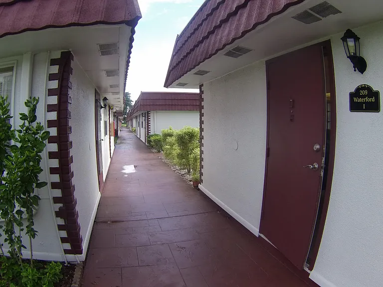 209 Waterford Cir #I — Photo 3