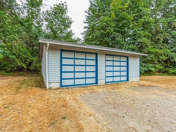 Large Detached Shop - 20' x 32' - Room for all your Tools, Equipment and/or Toys.