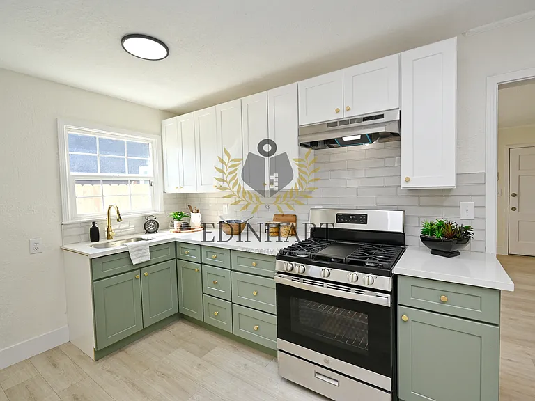 1584 N Carruth Ave — Photo 8