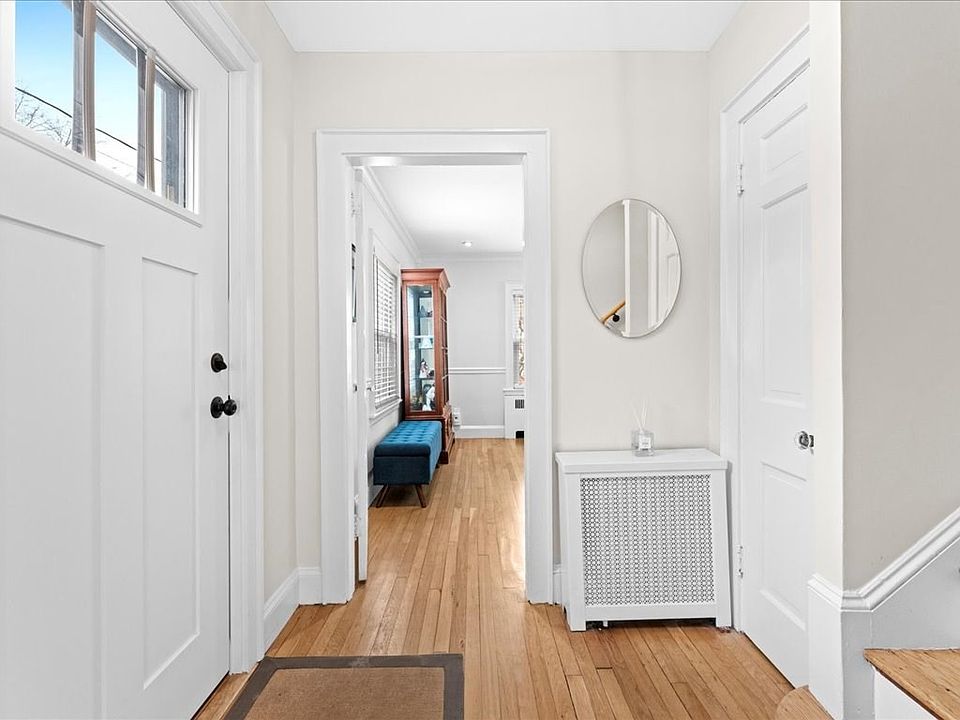 1st image of 40 Lake Shore Rd