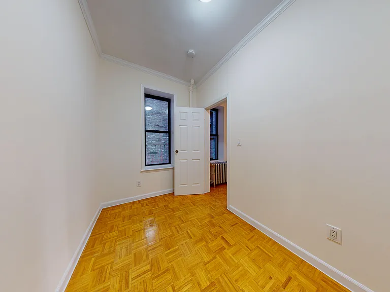 243 E 38th St #3D — Photo 3
