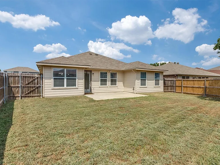 9621 Olivia Dr — Photo 2