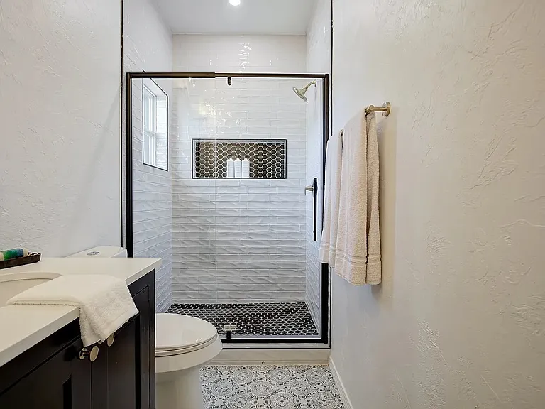1922 W Park Pl — Photo 15