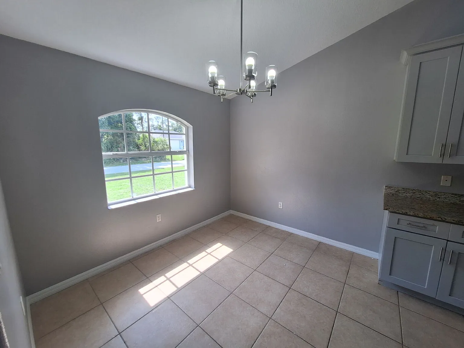 3 bed, 2.0 bath, 1438 sqft, $1,895 — Photo 3