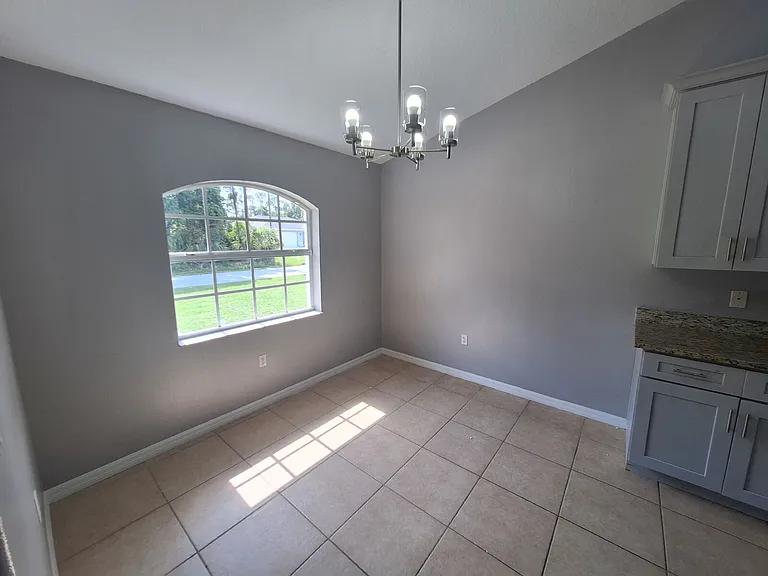 1220 Waycross St — Photo 3