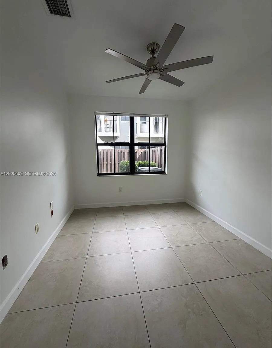 Doral Cay — Photo 4