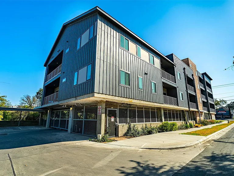 100 W Mockingbird Ln #201 — Photo 1