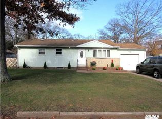 73 Sword St, West Babylon, NY