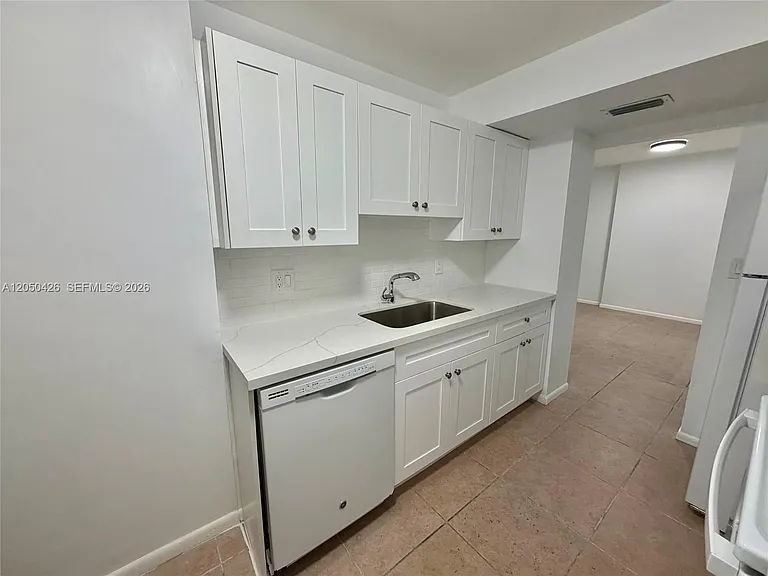 4400 Hillcrest Dr #308A — Photo 3