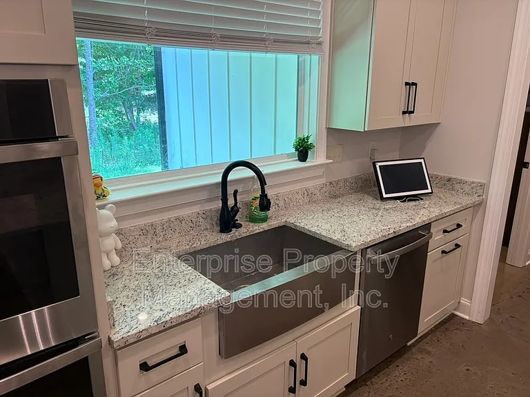 239 McLaughlin Dr — Photo 13