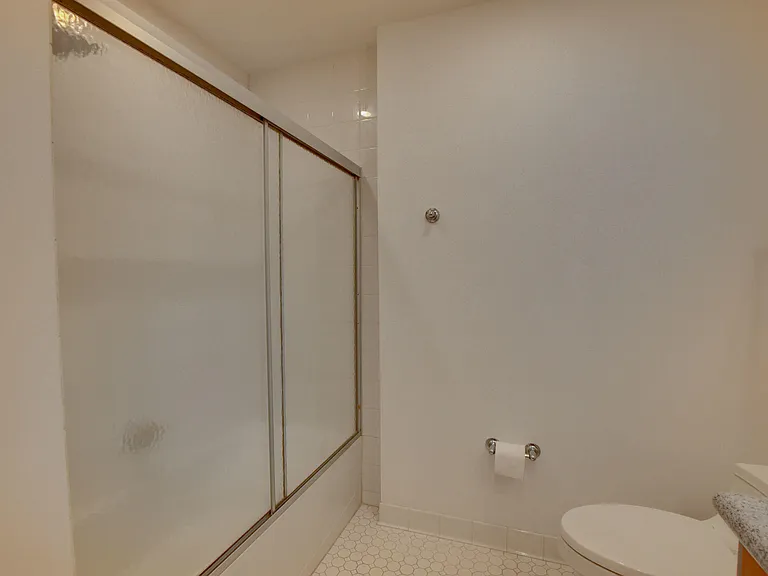 185 NE 4th Ave #203 — Photo 7