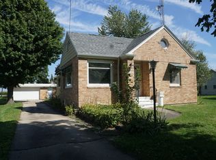 1132 S Eldena Rd, Dixon, IL 61310