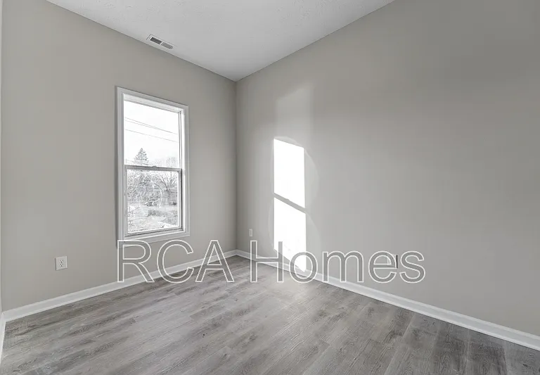 2912 N Kenwood Ave #N — Photo 6