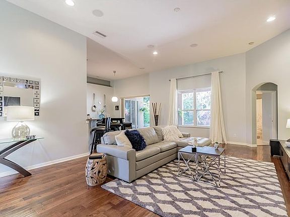 4th image of 27318 Fordham Dr