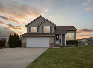 2063 Hartstone Dr SE, Caledonia, MI 49316