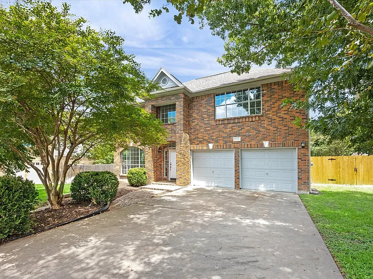 2926 Winchester Dr — Photo 1