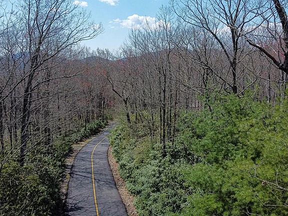 4th image of 10 Rock Creek Ct