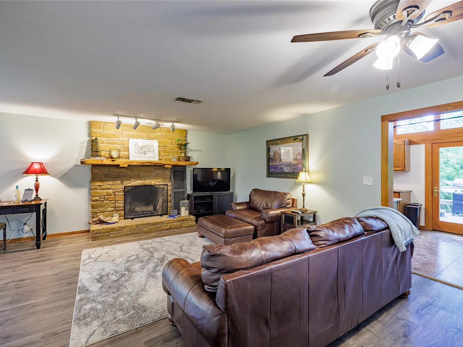 2 bed, 2.0 bath, 1444 sqft, $2,100 — Photo 2