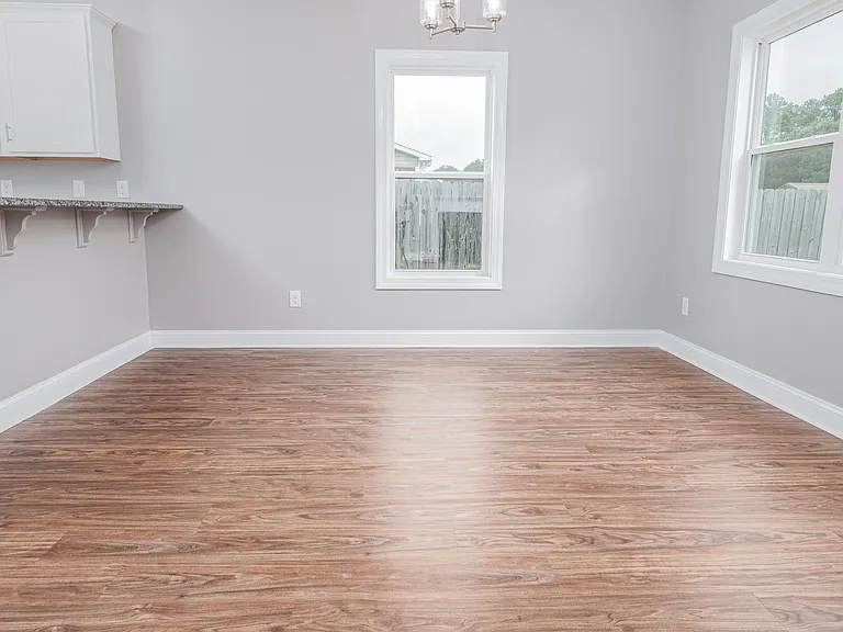 238 Saratoga Ln — Photo 8