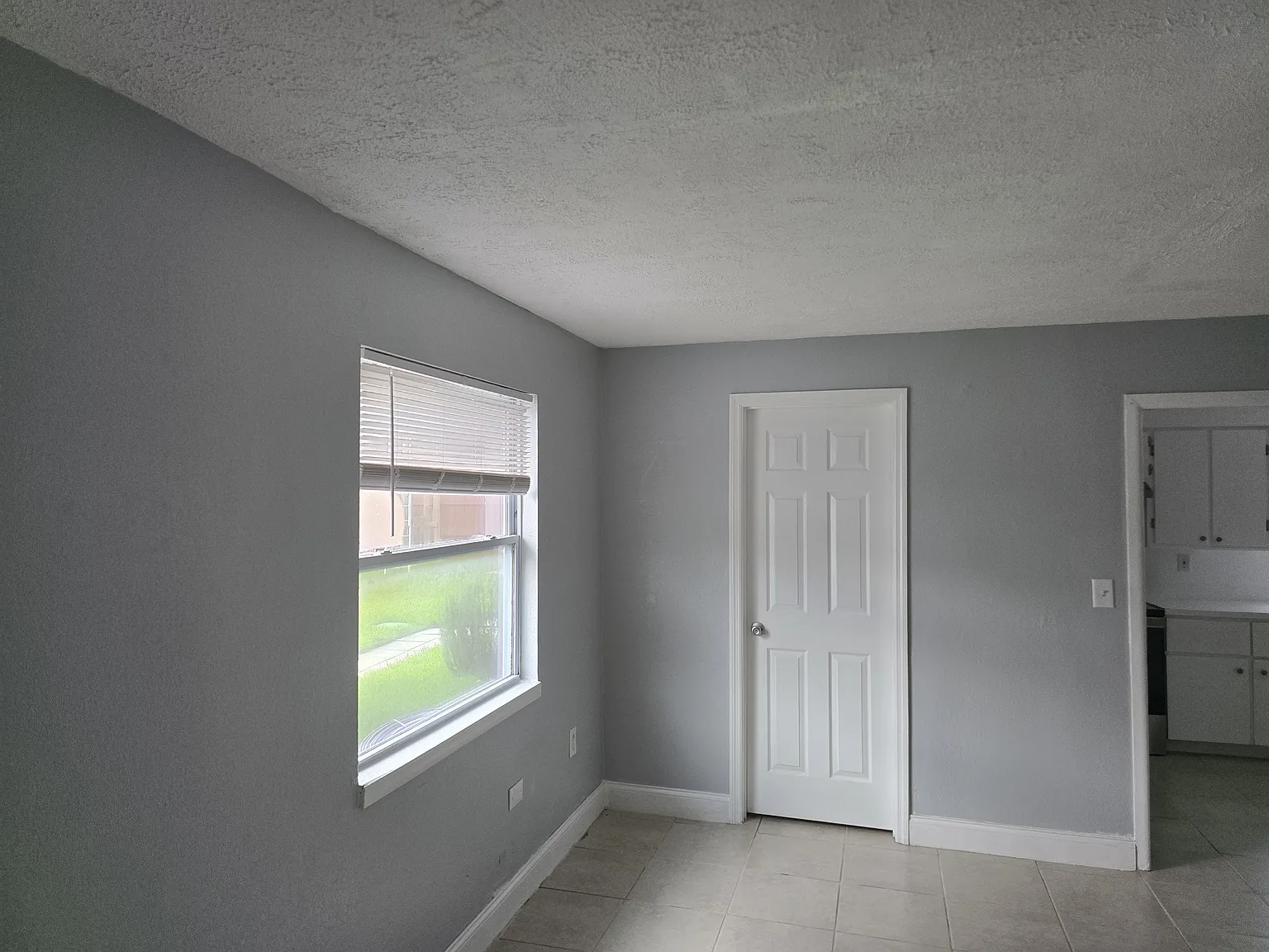 1323 Pinewood Ave — Photo 4