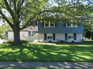 2S042 Hampton Ln, Lombard, IL 60148