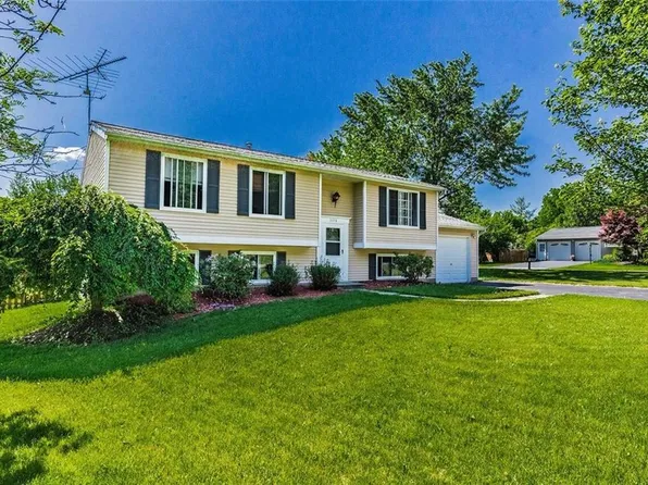 3378 Pennyroyal Ct, Walworth, NY 14568