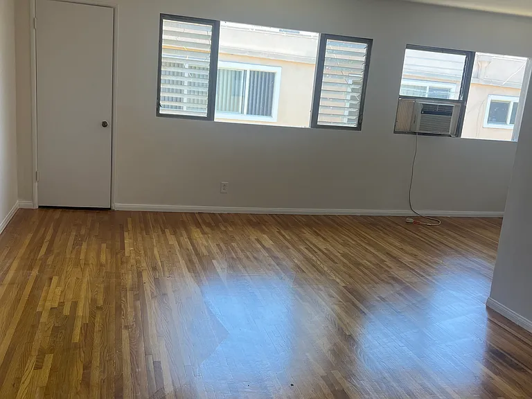 3426 Mentone Ave #7 — Photo 7