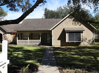 305 Turner St, Yoakum, TX 77995