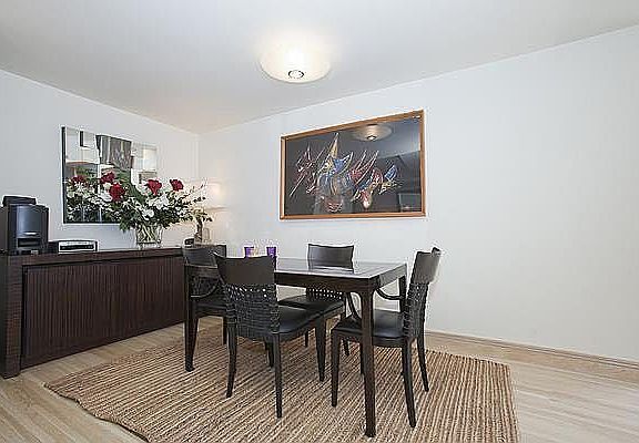 4th image of 40 E 61st St APT 10A