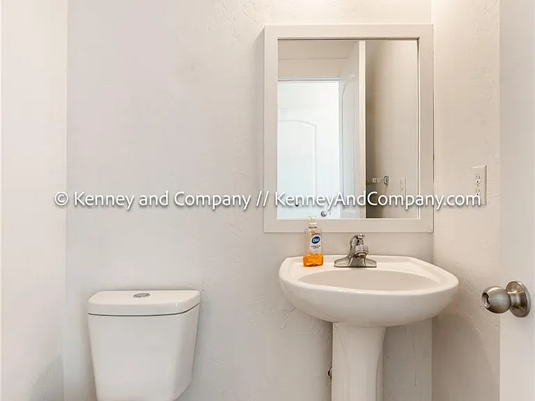 109 Cantril St — Photo 10
