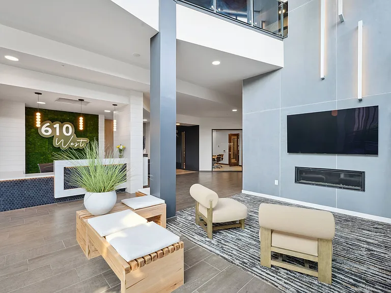 610 West — Photo 117
