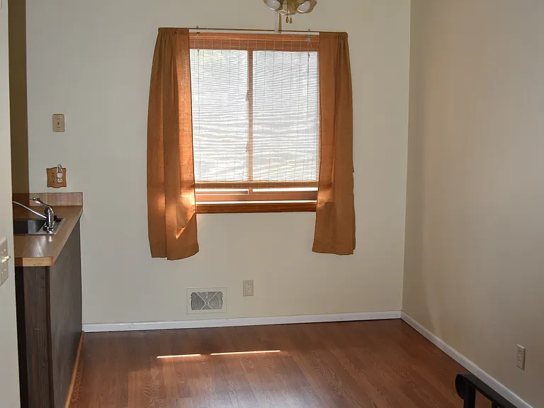 432 Surrey Hill Way — Photo 12