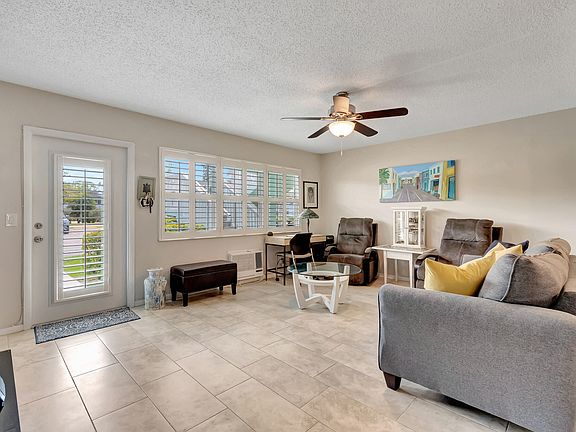 2nd image of 8 Oakridge B