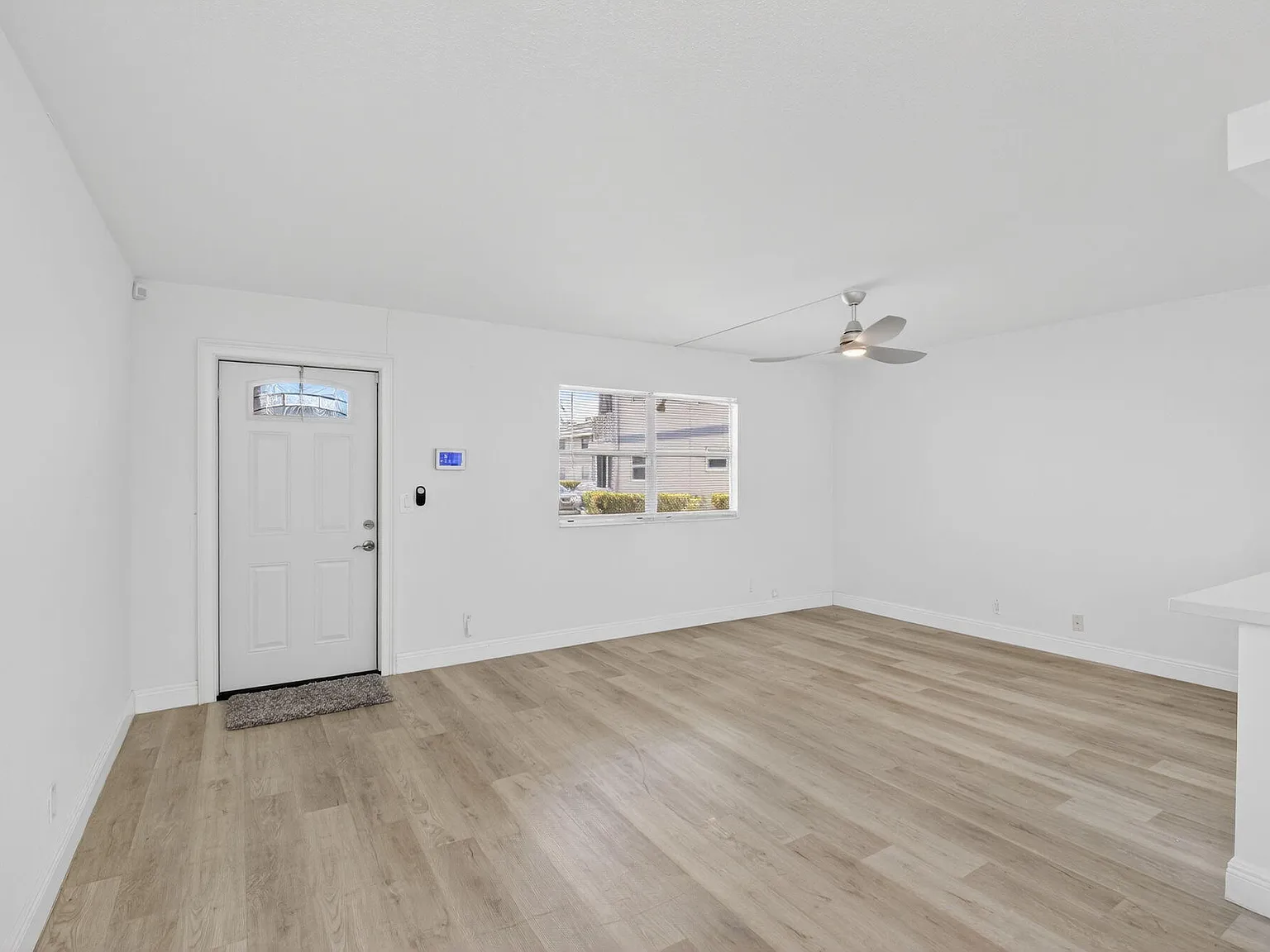 1 bed, 1.5 bath, 720 sqft, $1,700 — Photo 2