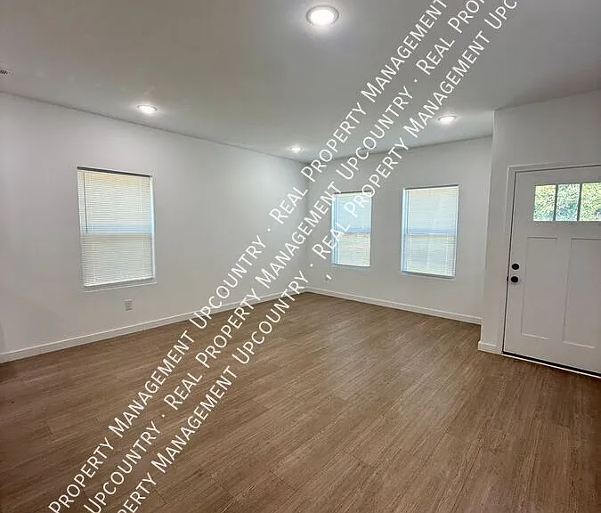 795 Lyman Rd — Photo 5