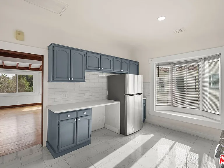 1821 N Grace Ave — Photo 20