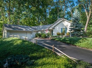 4 Barnwood Hts, Pittsford, NY 14534