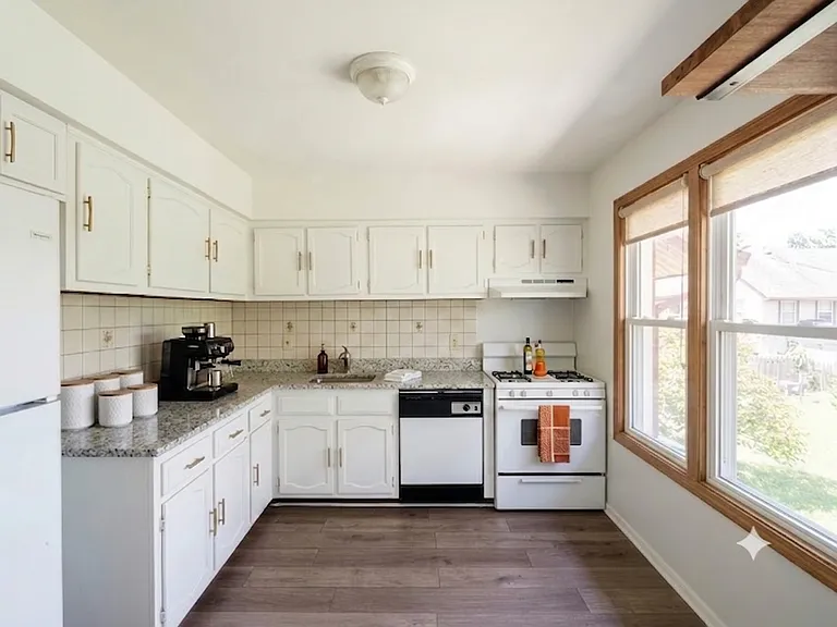 Chelsea Cir — Photo 5