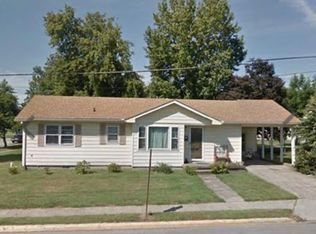 409 S 1st St, Fairfield, IL 62837