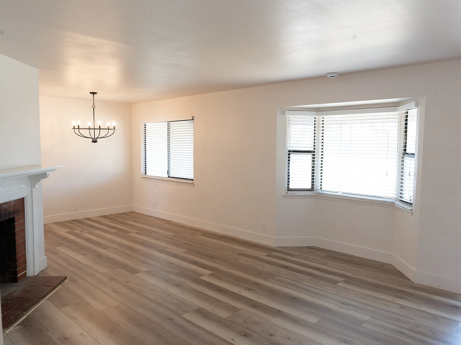 3 bed, 1051 sqft, $2,450 — Photo 4