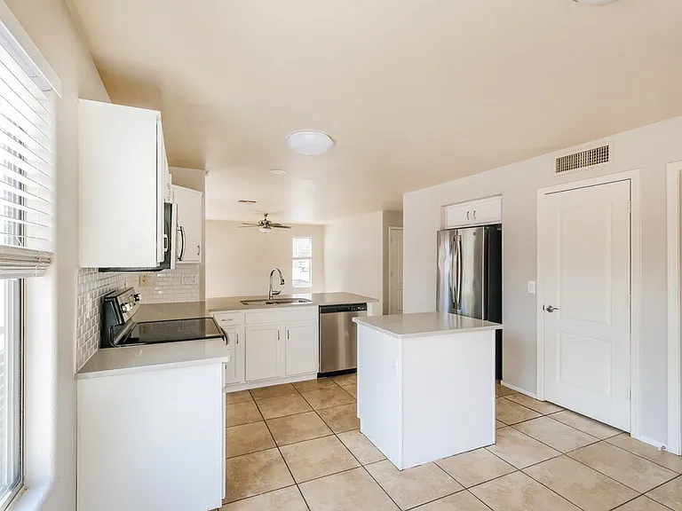 5023 W Ardmore Rd — Photo 8